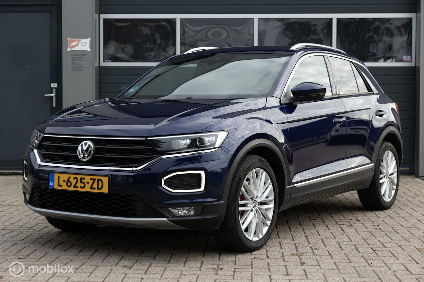 Volkswagen T-Roc - 1.5 TSI Sport 150PK DSG VIRTUAL LED NAVI ACC - AutoWereld.nl