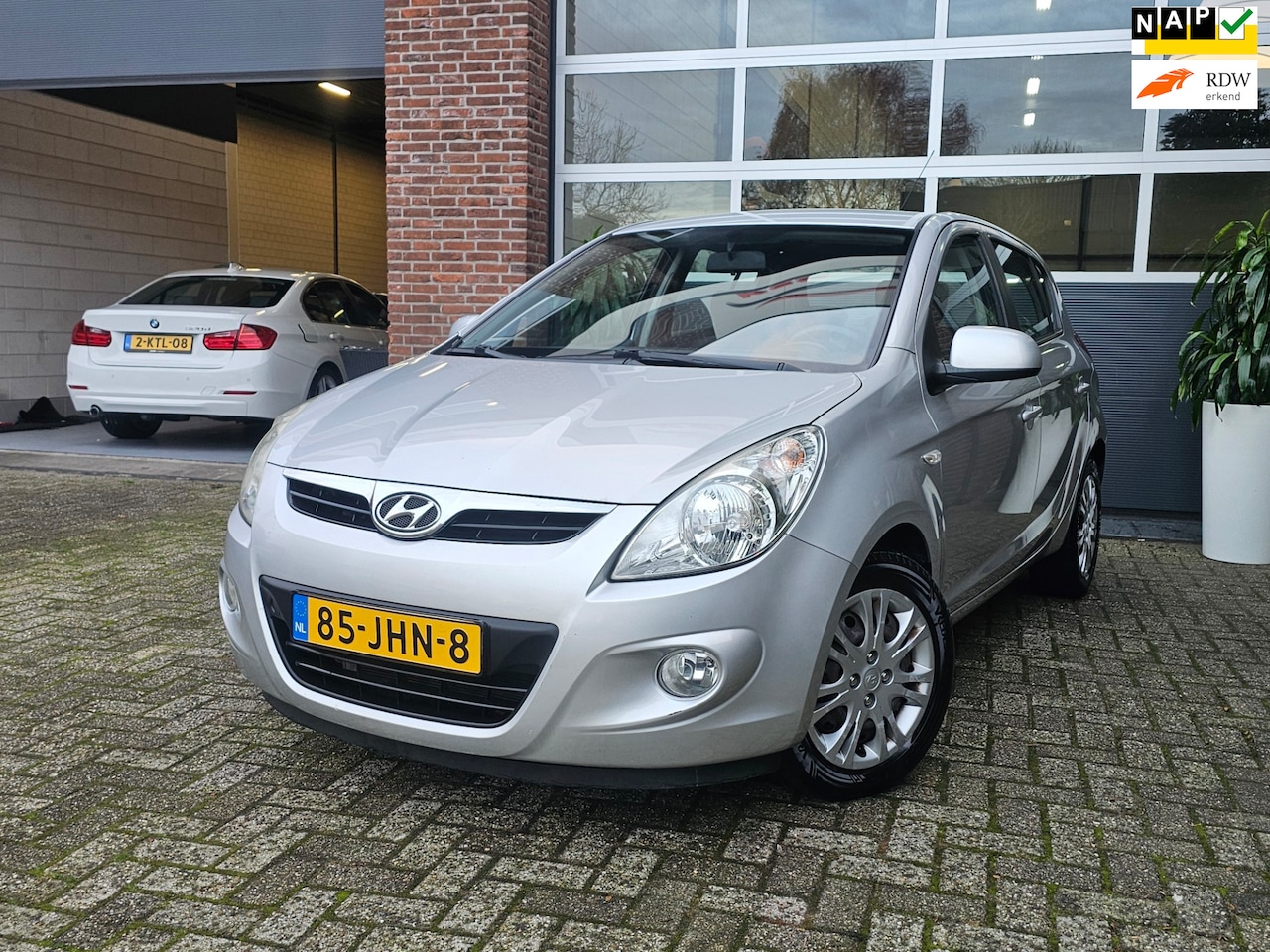 Hyundai i20 - 1.2i DynamicVersion Nap |Apk 11-2025 |Airco |Trekhaak - AutoWereld.nl