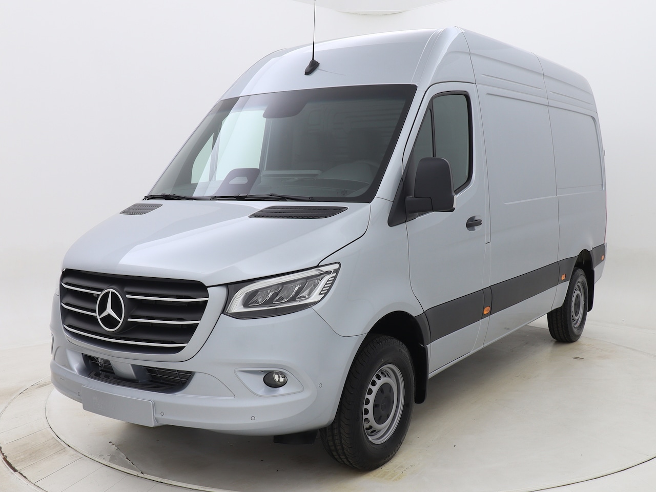 Mercedes-Benz Sprinter - 319 1.9 CDI L2H2 RWD Automaat, Distronic, Geveerde Stoel, 3,5t trekhaakvoorbereiding - AutoWereld.nl