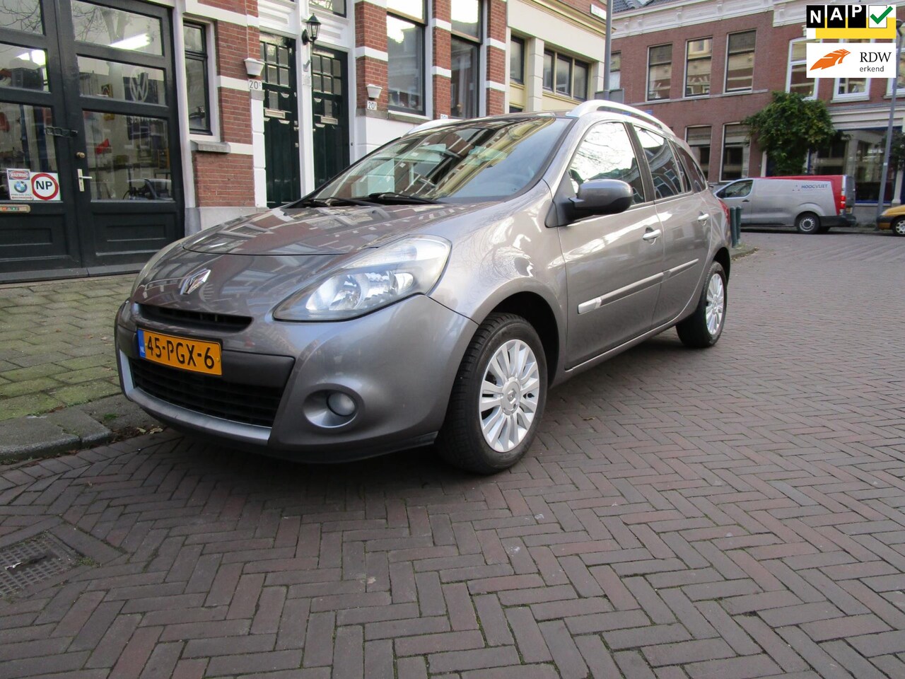 Renault Clio Estate - 1.2-16V Airco Navigatie - AutoWereld.nl