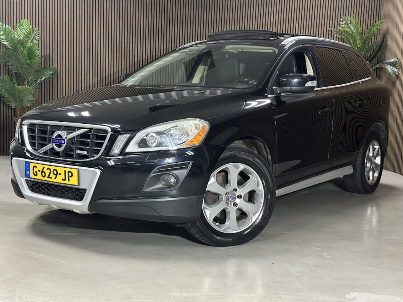 Volvo XC60 - 2.4D Kinetic 2.4D Kinetic - AutoWereld.nl