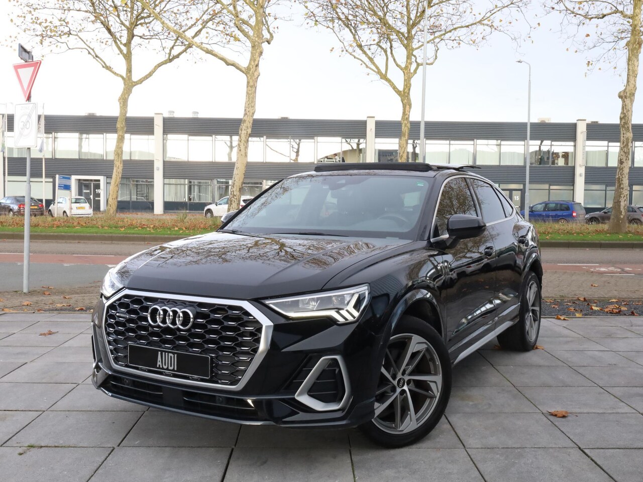 Audi Q3 Sportback - 45 TFSI Quattro S-Line 230PK | Panoramadak | Vol Leer | Elektrische kofferklep | 19"Inch | - AutoWereld.nl