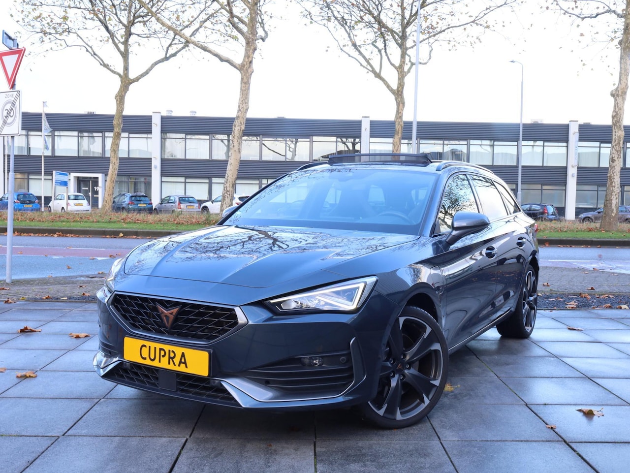 CUPRA Leon Sportstourer - 1.4 e-Hybrid PHEV 245PK | Panodak | Keyless | Memory | Camera | Elektrische kofferklep | 1 - AutoWereld.nl