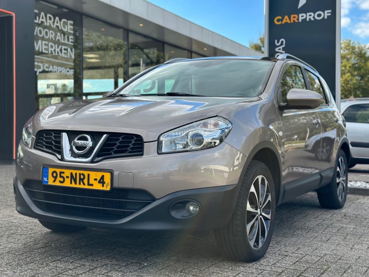 Nissan Qashqai - 2.0 Connect Edition Automaat '' Trekhaak - Camera - Clima '' - AutoWereld.nl