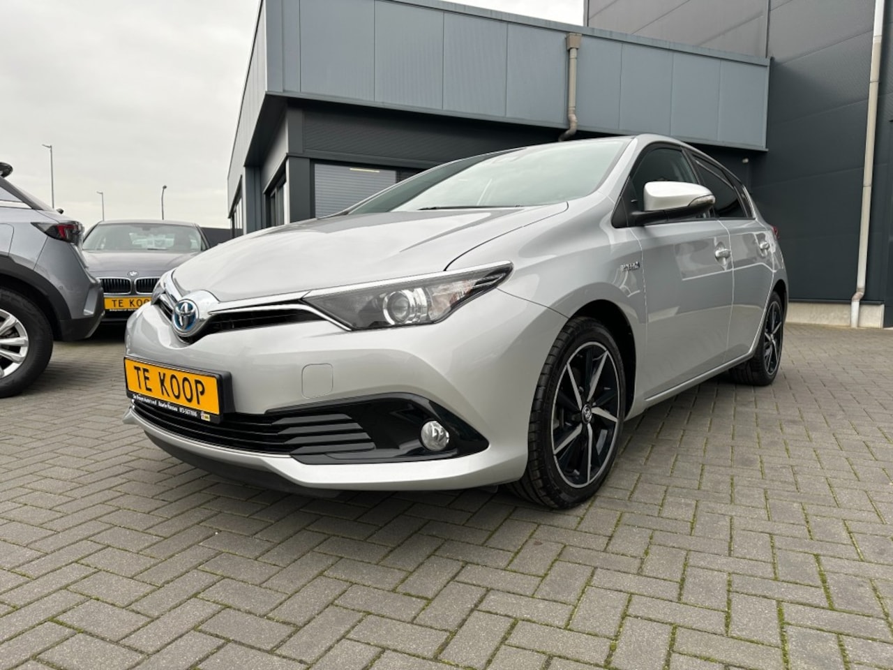 Toyota Auris - 1.8 Hybrid Aut. ComfortPack Navi Camera - AutoWereld.nl