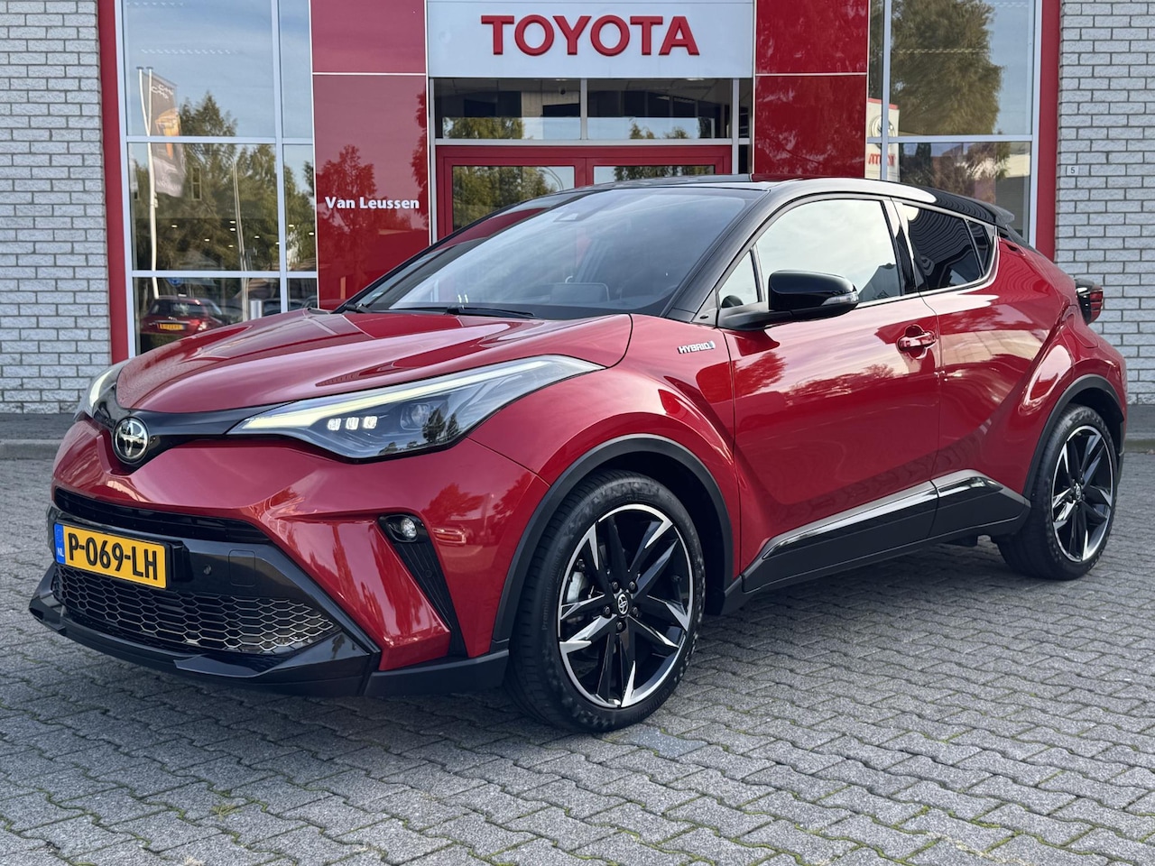 Toyota C-HR - 2.0 HYBRID GR-SPORT BLIND-SPOT PARK-SENSOREN STOELVERW EL-STOEL LEDER/ALCANTARA APPLE/ANDR - AutoWereld.nl