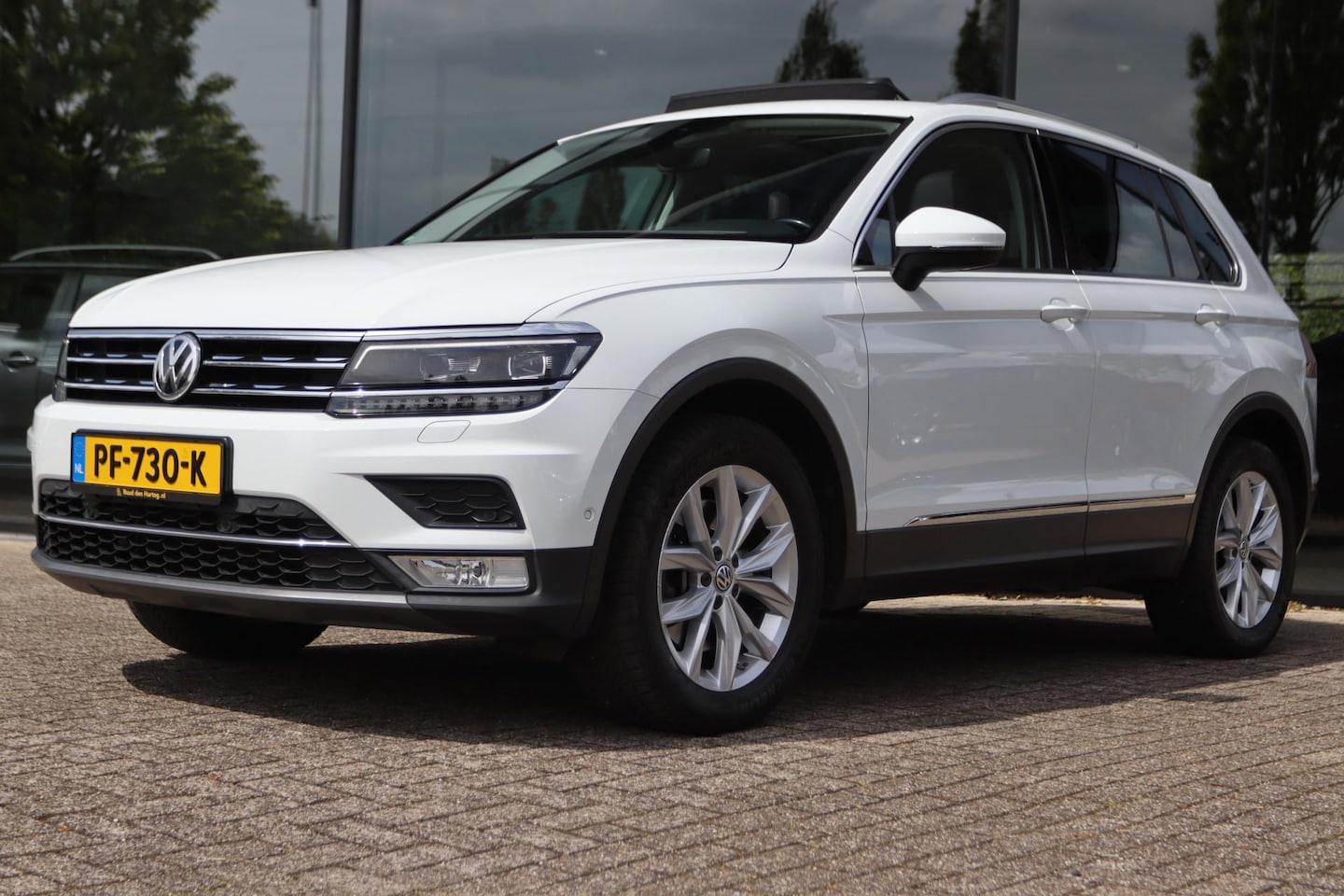 Volkswagen Tiguan - 2.0 TSI AUT. 4M HIGHLINE | PANO | VIRT. COCKPIT | CARPLAY | LEDER | ELEK. TREKHAAK | ADAP. - AutoWereld.nl