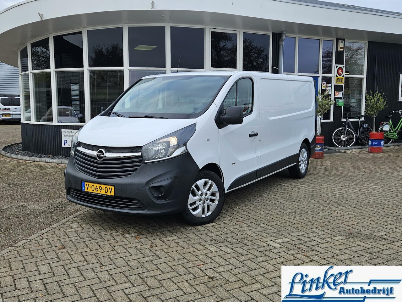 Opel Vivaro - bestel 1.6 CDTI L2H1 AIRCO CRUISE SPORTVELGEN NETTE BUS EX BTW - AutoWereld.nl