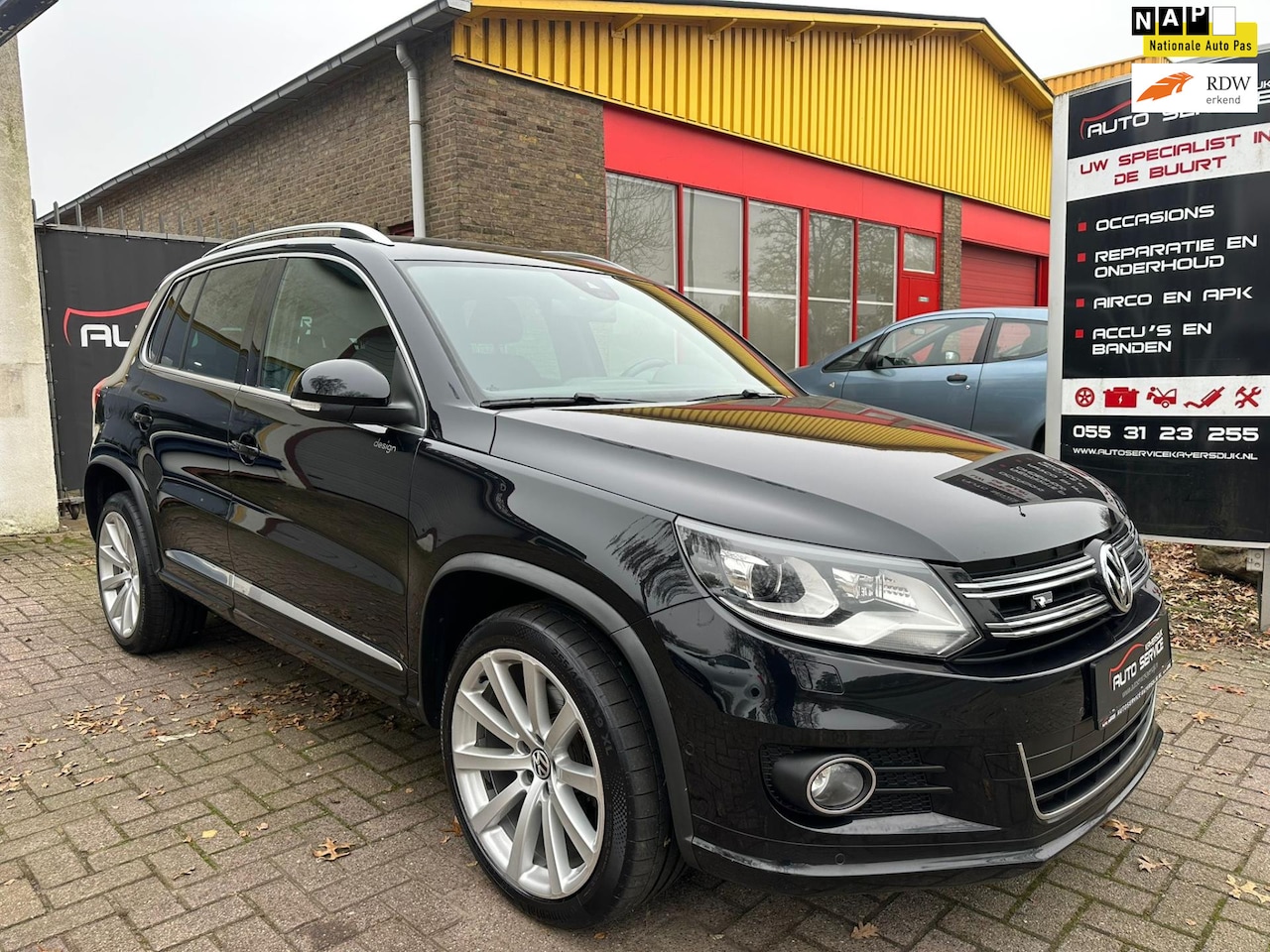 Volkswagen Tiguan - 2.0 TDI R-Line Edition 4Motion AUTOMAAT|LMV|CRUISE C.|STOELVERW.|VOL VOL..!!!! - AutoWereld.nl