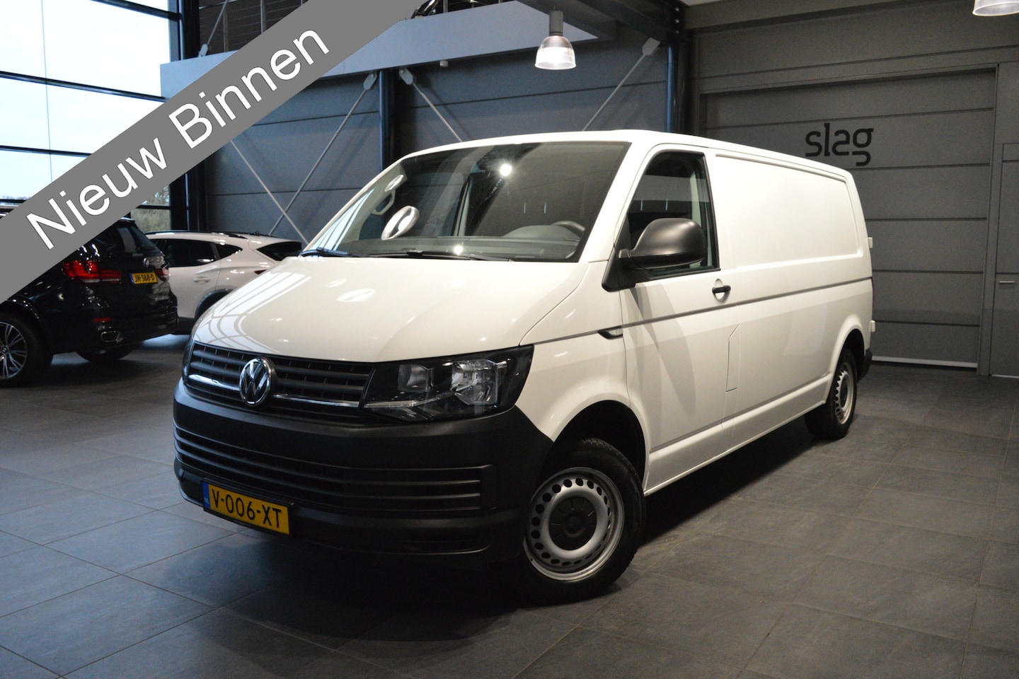 Volkswagen Transporter - 2.0 TDI L2H1 airco cruise trekhaak navi 150 pk !! - AutoWereld.nl