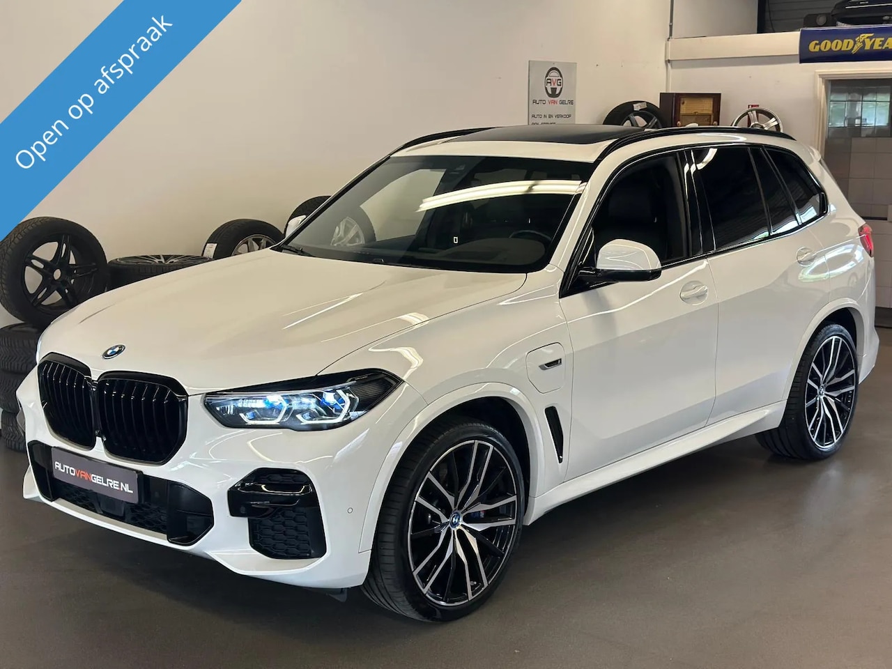 BMW X5 - xDrive45e M-SPORT*Laser*Individual*Pano*1e Eigenaar - AutoWereld.nl