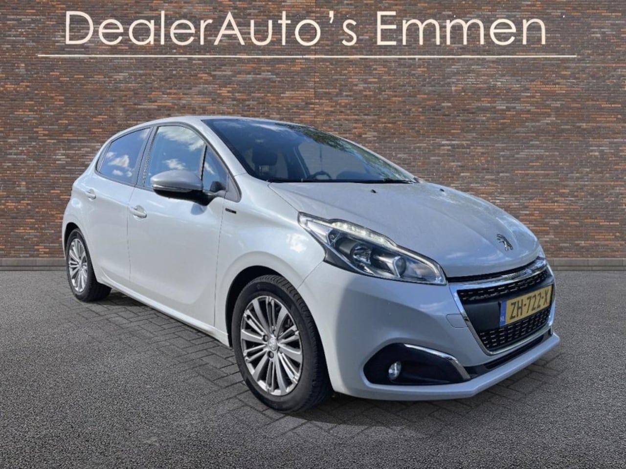 Peugeot 208 - 1.2 PureT. Signature AIRCO NAVIGATIE LMV CRUISE - AutoWereld.nl