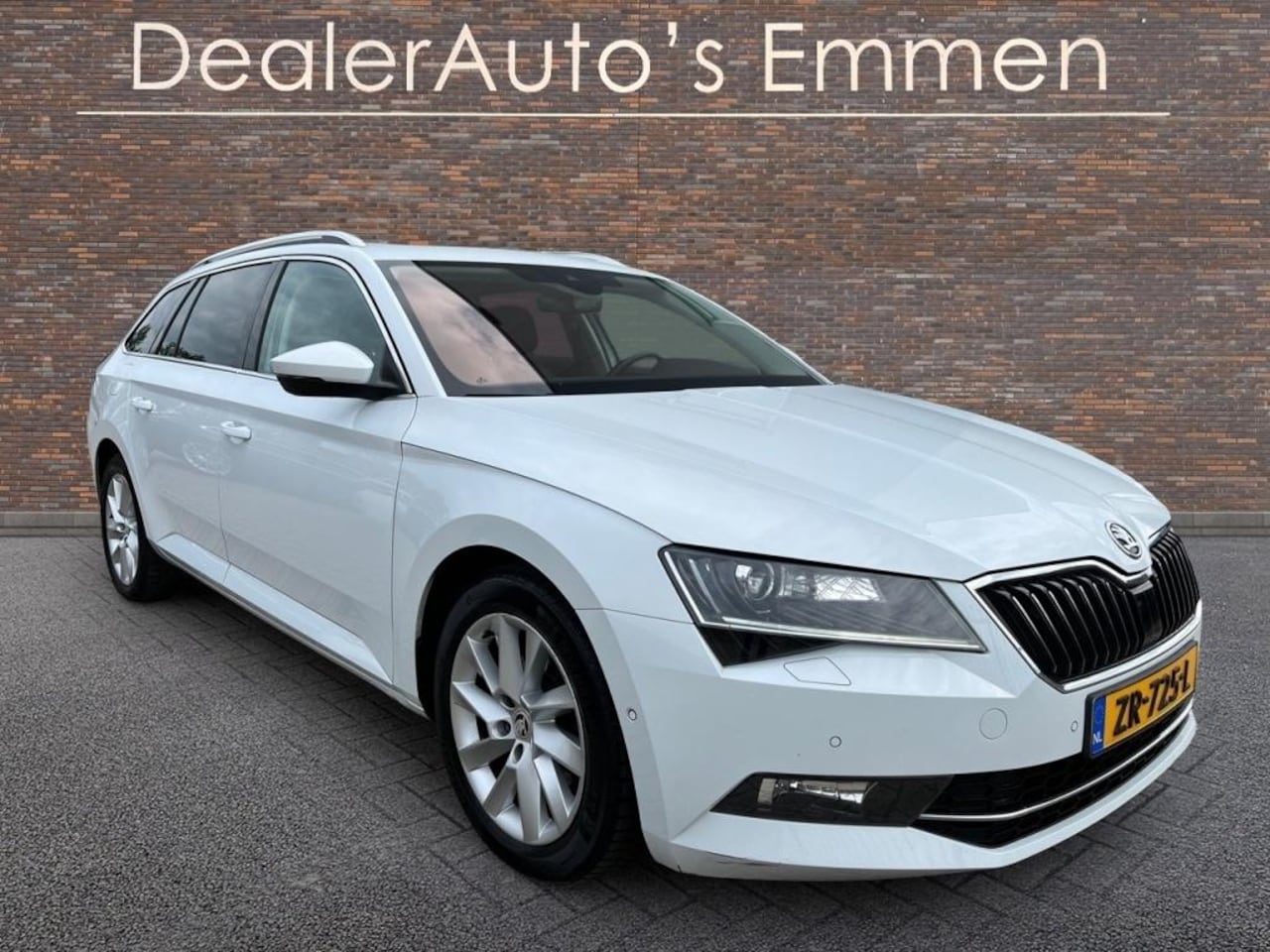 Skoda Superb Combi - 1.5 TSI ECC LMV NAVIGATIE CRUISE PDC - AutoWereld.nl