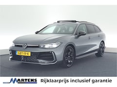 Volkswagen Passat Variant - 1.5 eTSI 150pk DSG R-Line Business Black Style Trekhaak Camera Panoramadak Massage Stoelve