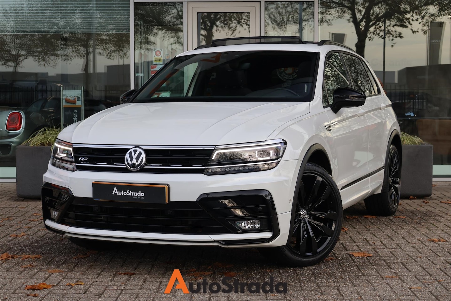 Volkswagen Tiguan - 1.5 TSI R-Line 150pk | ACC | DAB | Pano | Massage | Keyless | Dynaudio | Virtual | Velours - AutoWereld.nl