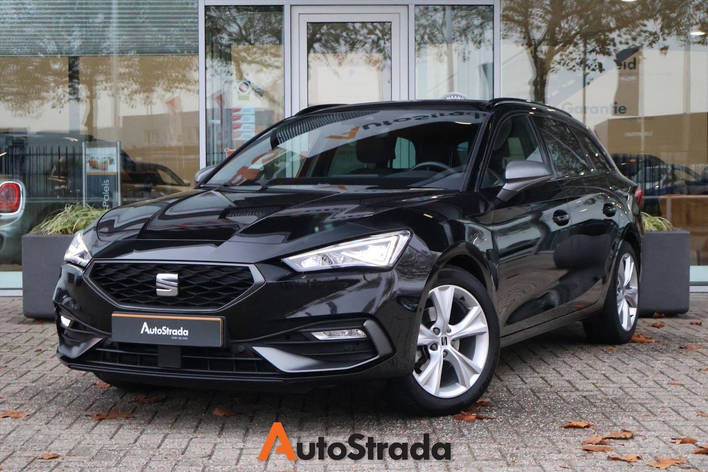 Seat Leon Sportstourer - 1.5 TSI FR Launch Edition 150pk | Keyless | Sfeer | Camera | Stuurverwarming | Carplay - AutoWereld.nl