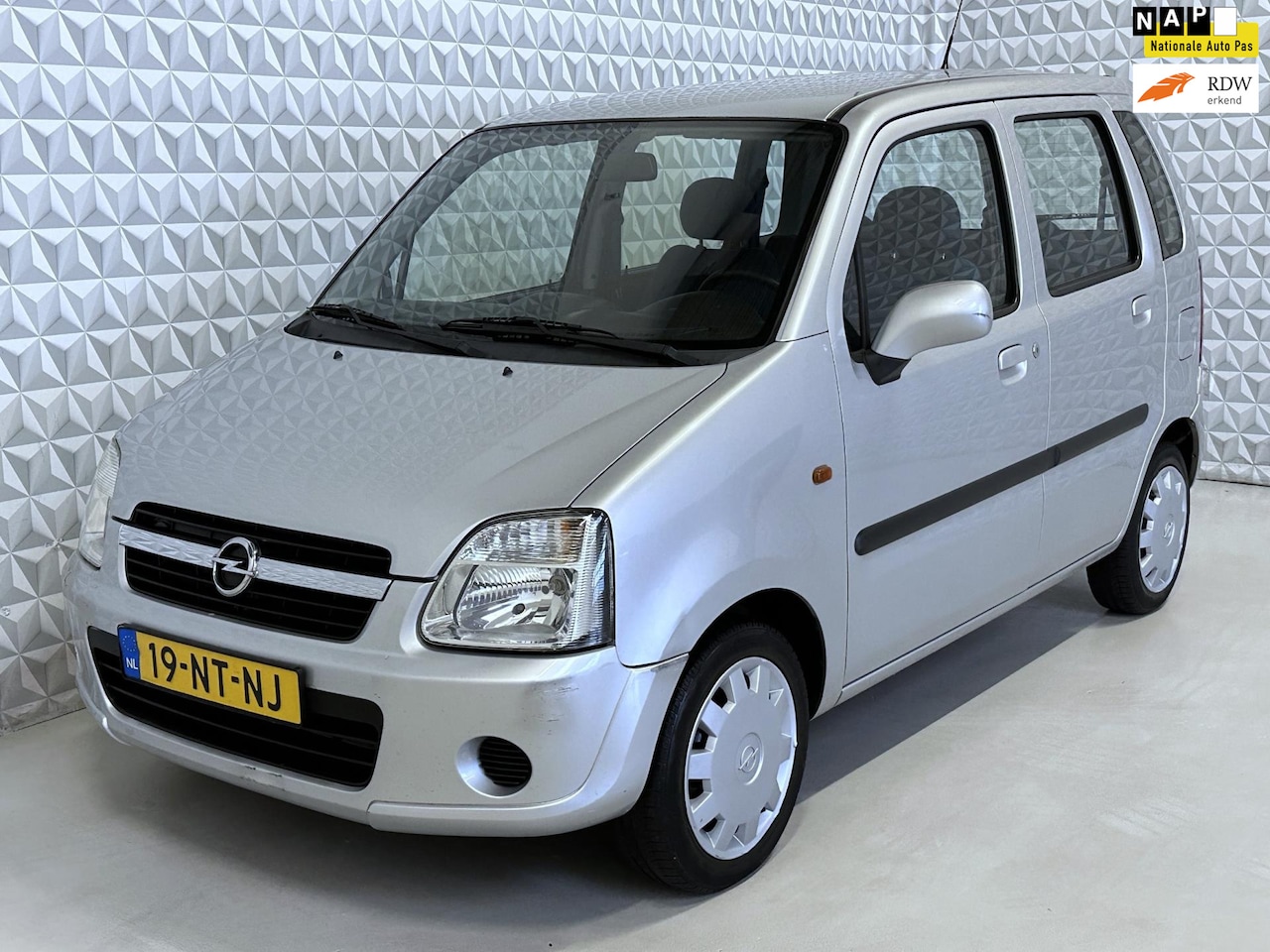 Opel Agila - 1.2-16V Enjoy Stuurbekrachtiging + 2e eigenaar - AutoWereld.nl