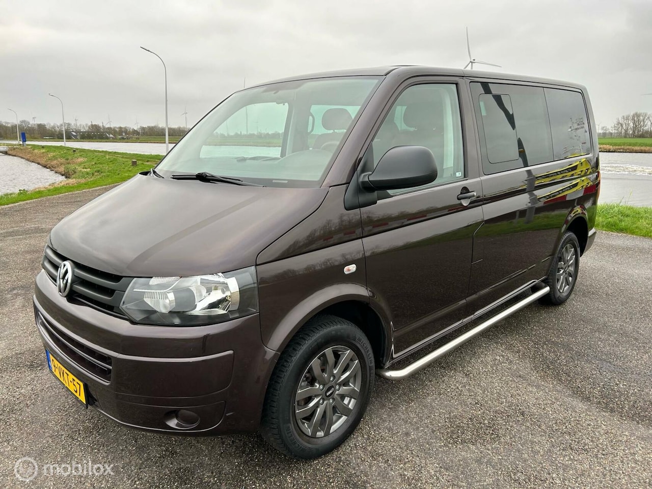 Volkswagen Transporter Caravelle - 2.0 TDI L1H1 5 Pers. Autom. - AutoWereld.nl