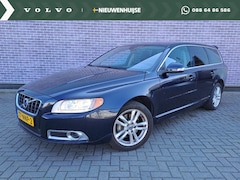 Volvo V70 - 2.0T Kinetic | Trekhaak afneembaar | Geïntegreerde kinderzitjes | Dakspoiler | 17" LM velg