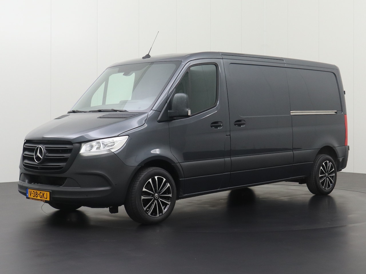 Mercedes-Benz Sprinter - 214CDI L2H1 | 2xSchuifdeur | Navigatie | Camera | Trekhaak | 3-Persoons | Betimmering - AutoWereld.nl