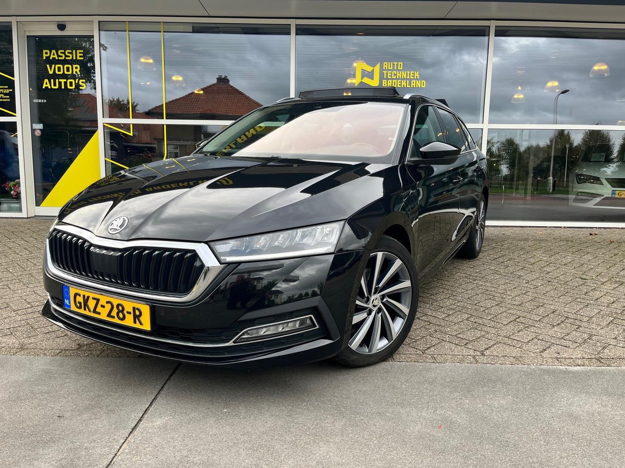 Skoda Octavia - PHEV LED / PANO / CARPLAY / VIRTUAL COCKPIT - AutoWereld.nl