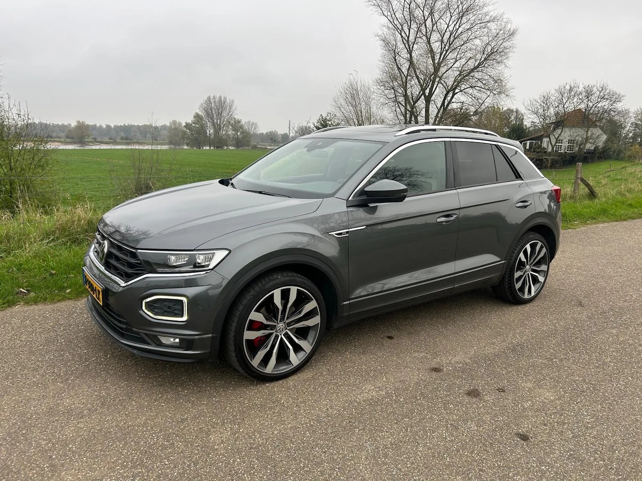 Volkswagen T-Roc - 2.0 TSI 4Motion Sport R-line Pano Led - AutoWereld.nl