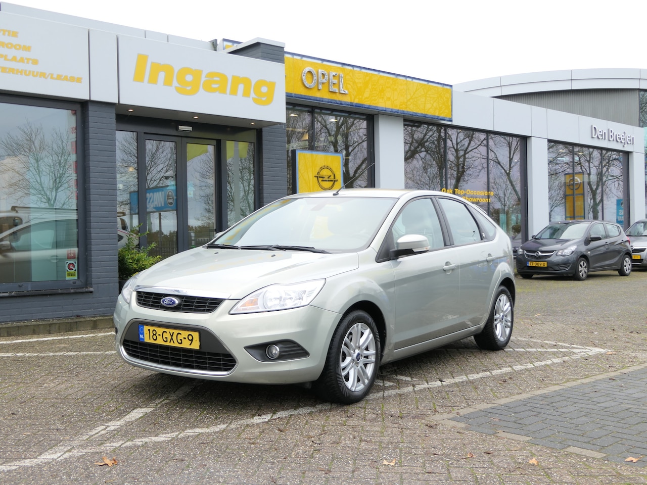 Ford Focus - 1.6 Ghia Automaat | Navigatie | Cruise Control | Parkeersens. | Rijklaarprijs! - AutoWereld.nl