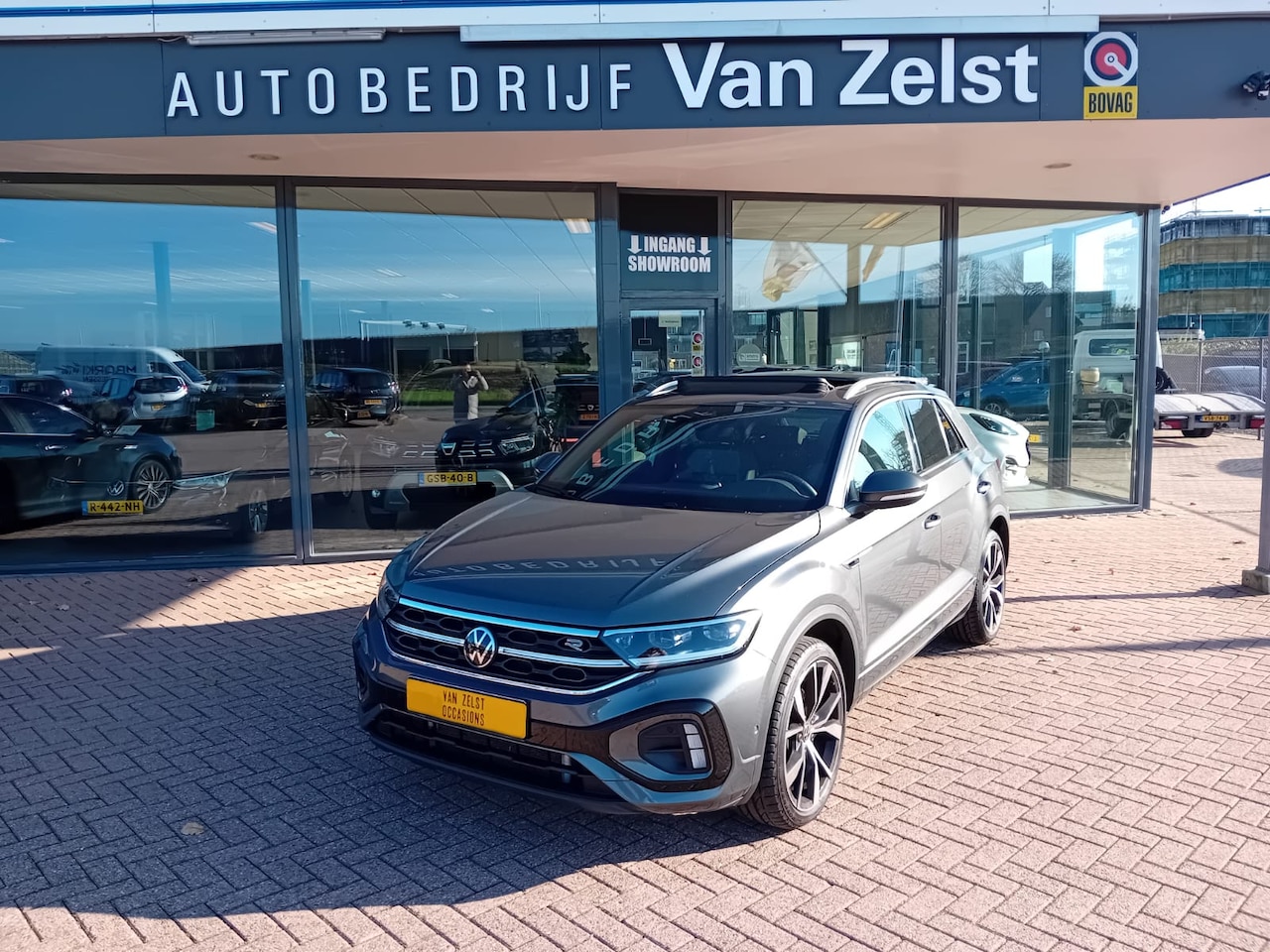 Volkswagen T-Roc - 2.0 TSI 4Motion R-Line Business+ Automaat, 3x R-line, Pano, Virtual cockpit, Carplay, PDC, - AutoWereld.nl