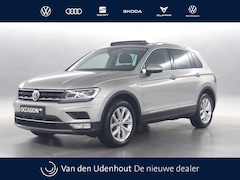 Volkswagen Tiguan - 2.0 TSI 4Motion Highline Executive Advance | Trekhaak | Camera | Pano | Stoelverwarming |