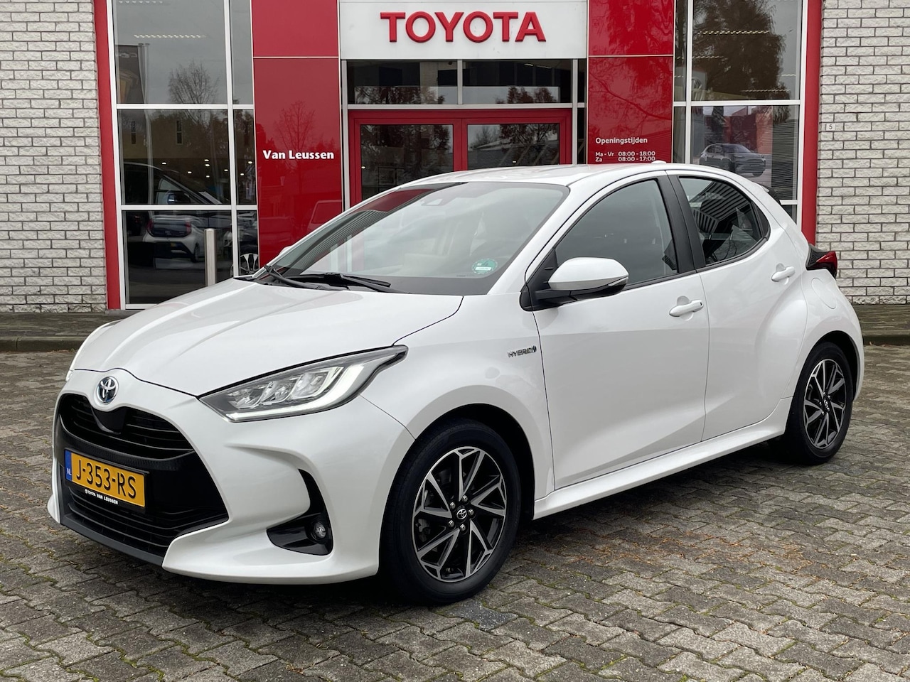 Toyota Yaris - 1.5 HYBRID DYNAMIC KEYLESS APPLE/ANDROID CLIMA AD-CRUISE 16" LM-VELGEN NL-AUTO - AutoWereld.nl