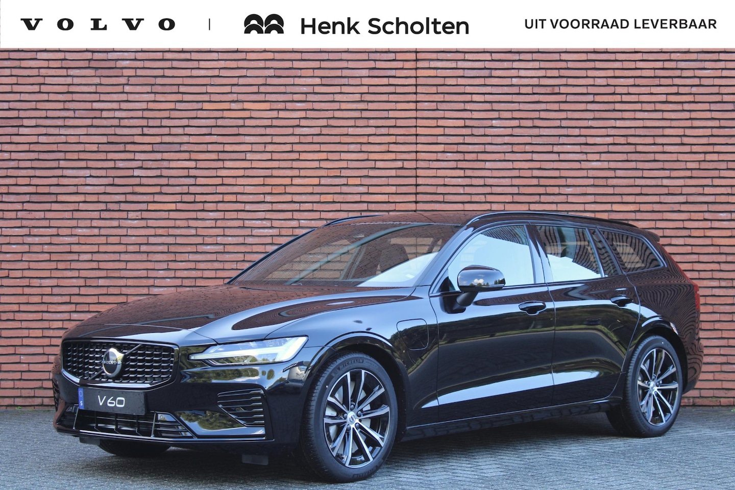 Volvo V60 - T6 Recharge AWD AUT8 350PK Plus Dark, Harman/Kardon, Panoramisch Schuif-/Kanteldak, Nappa - AutoWereld.nl