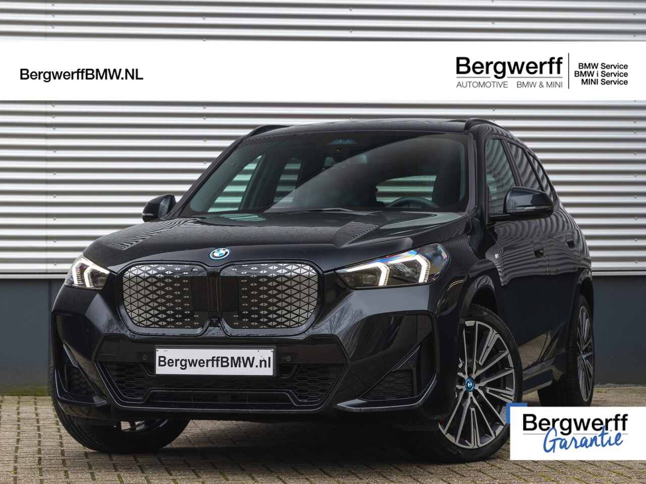 BMW iX1 - eDrive20 M-Sport Pro - Pano - Driving Ass - Harman Kardon - Head-Up - Memory - AutoWereld.nl