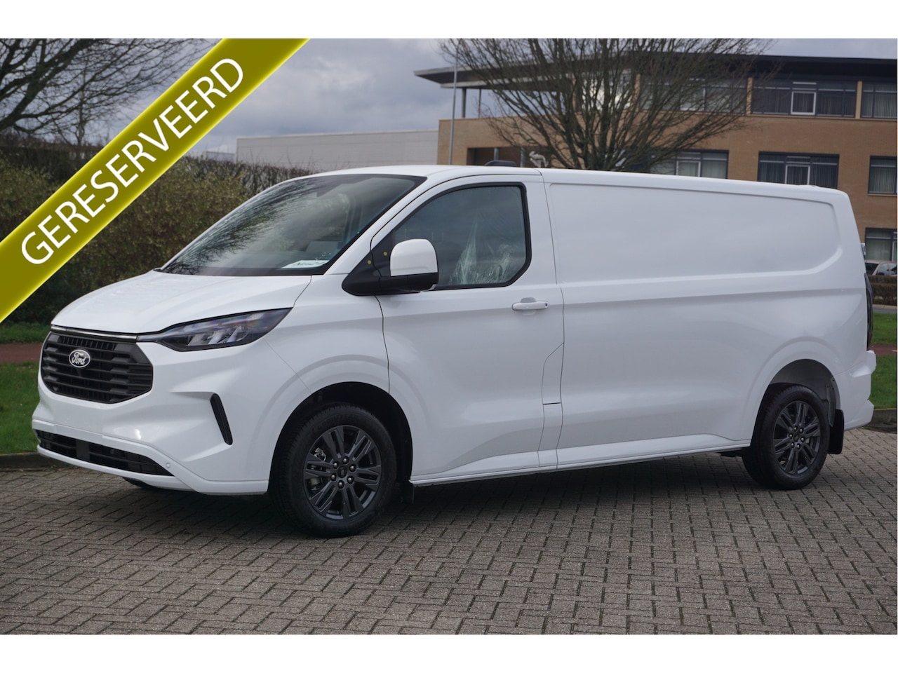 Ford Transit Custom - 300L 136PK Limited MY2024 Aut 13" Sync 4 Navi, ACC, 17" LM, LED!! NR. 876 - AutoWereld.nl