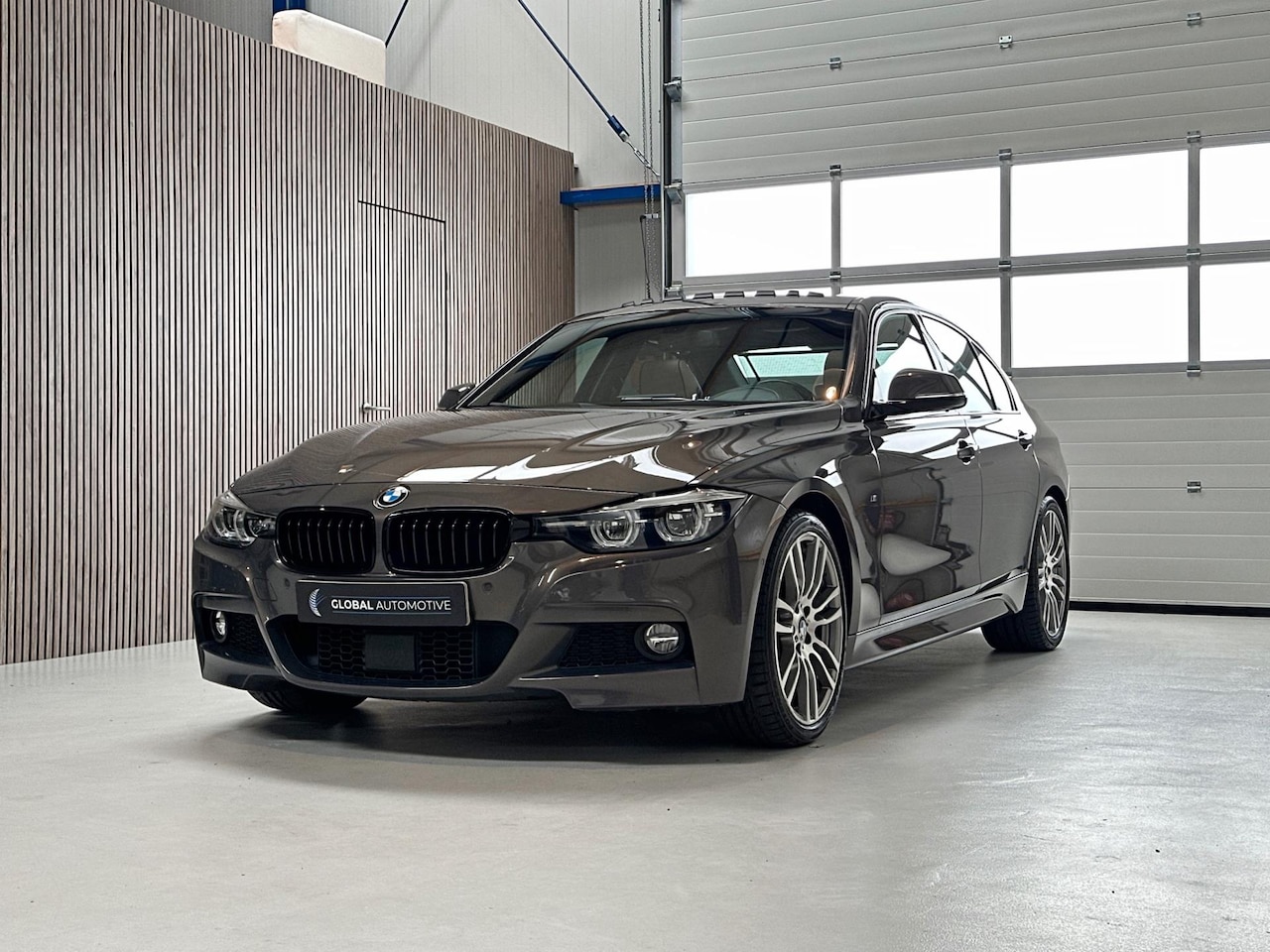 BMW 3-serie - 320i M Sport Edition - M PAKKET - INDIVIDUAL LEER - NAVI - SCHUIFDAK - AutoWereld.nl