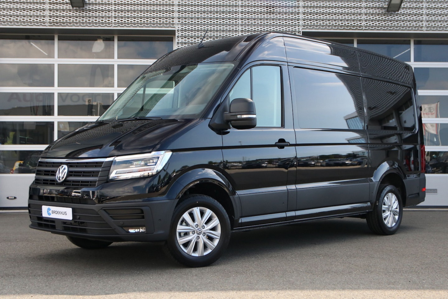 Volkswagen Crafter - 177 pk | Automaat | 10 % Korting | Exclusive | Led | Adaptive Cruise | Direct leverbaar - AutoWereld.nl