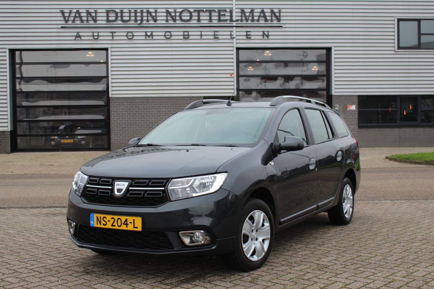 Dacia Logan MCV - 0.9 TCe Bi-Fuel / Navigatie / Camera / Trekhaak / N.A.P. - AutoWereld.nl