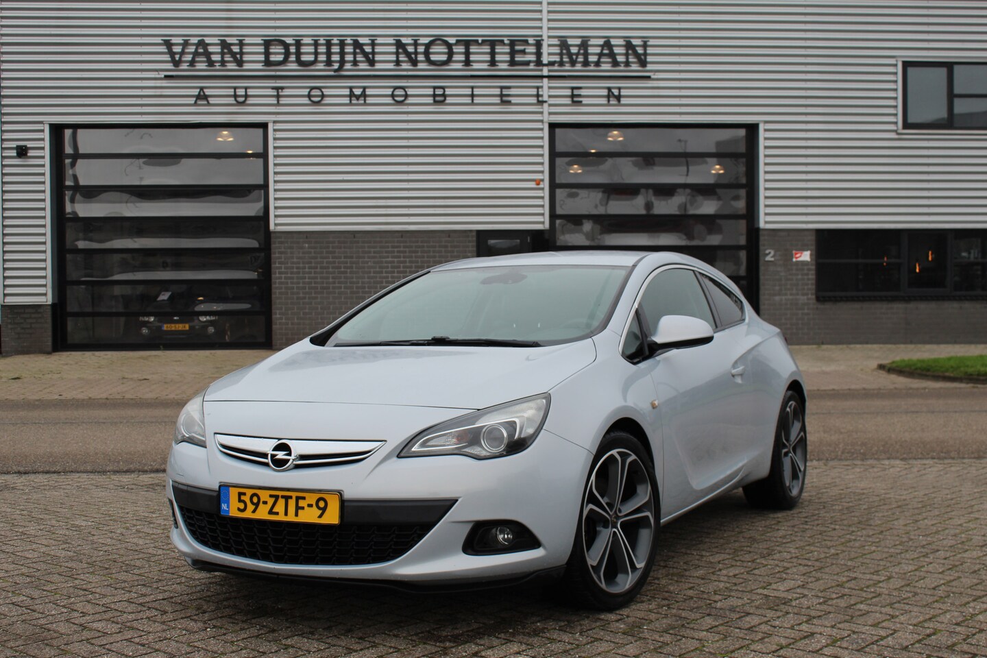 Opel Astra GTC - 1.6 Turbo Sport 180 PK / Leer / Stoelverwarming / N.A.P. - AutoWereld.nl