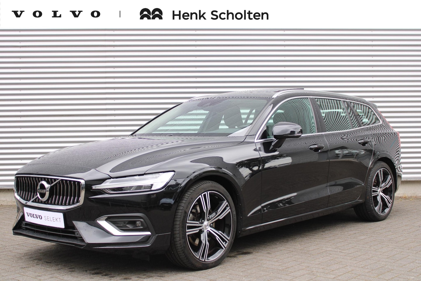 Volvo V60 - B3 AUT8 163PK Inscription, Semi Elektrisch Wegklapbare Trekhaak, Panoramisch Schuif-/Kante - AutoWereld.nl