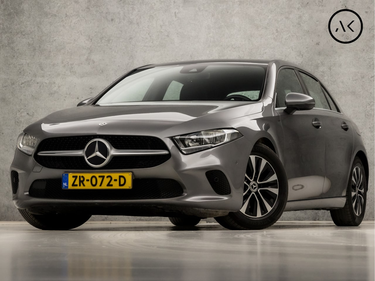 Mercedes-Benz A-klasse - 160 Luxury (APPLE CARPLAY, GROOT NAVI, CAMERA, LEDER, SPORTSTOELEN, PARKEERSENSOREN, LANE - AutoWereld.nl