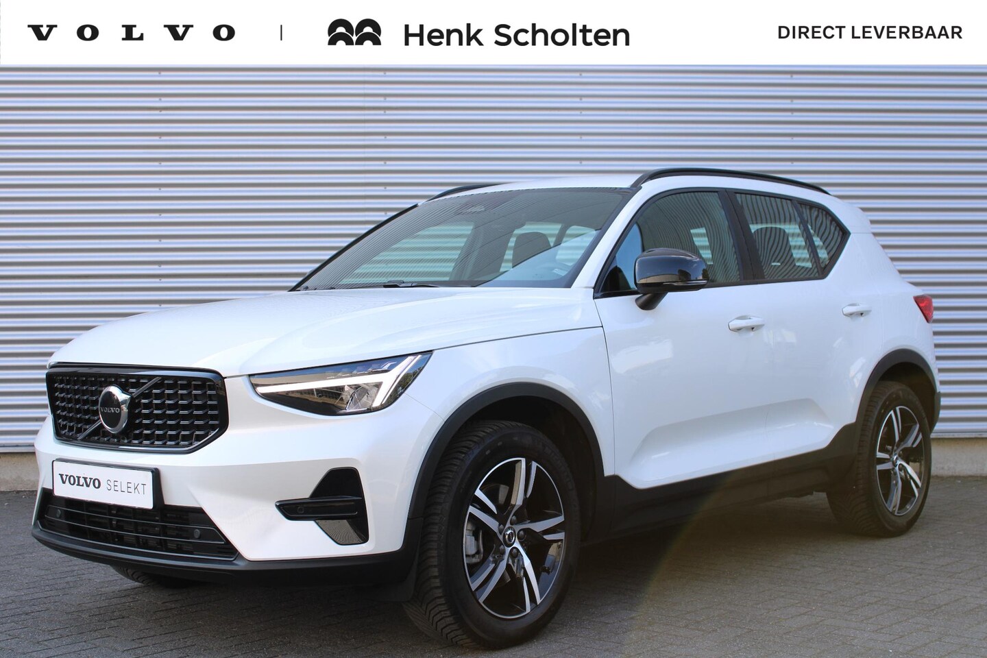 Volvo XC40 - B4 AUT7 197PK Plus Dark, Trekhaak Semi Elektrisch, Google Services, Verwarmbare Voorruit, - AutoWereld.nl