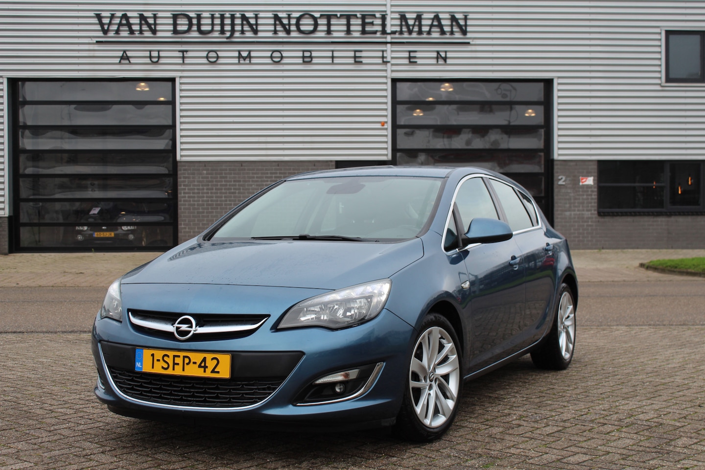 Opel Astra - 1.4 Turbo Sport / Navigatie / Cruise / LMV 18" / N.A.P. - AutoWereld.nl