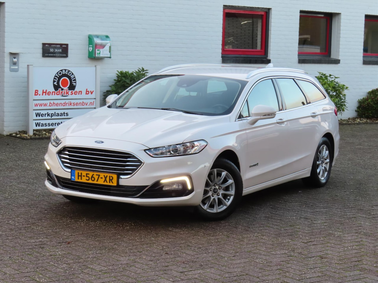 Ford Mondeo Wagon - 2.0 HEV 187pk eCVT Titanium/ Parelmoer wit/ Keyless entry/ Camera achter/ Navigatie/ Apple - AutoWereld.nl