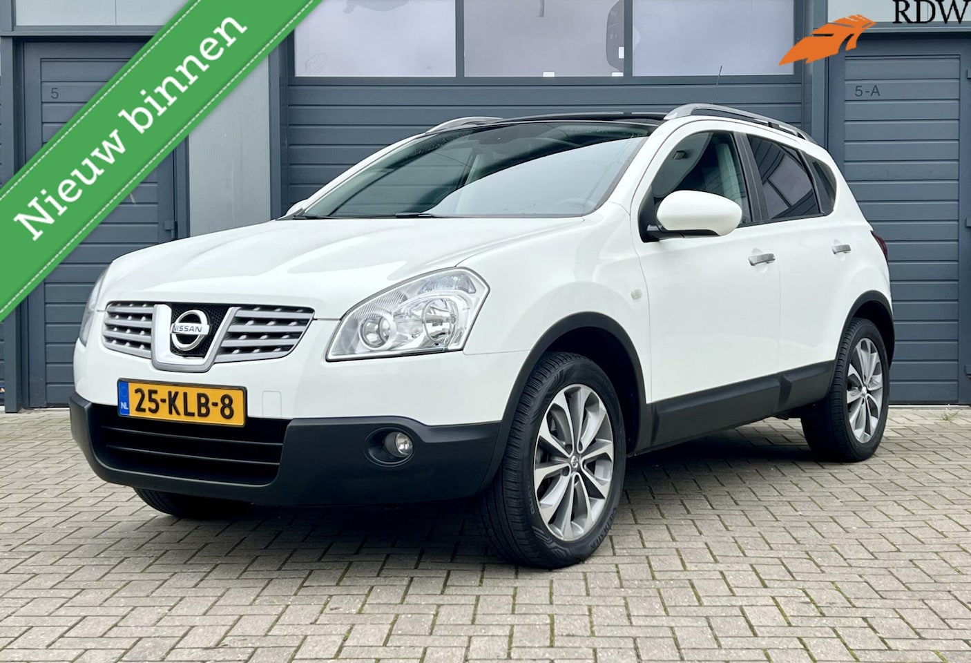 Nissan Qashqai - 2.0 140pk Connect Edition | Trekhaak | Panoramadak | Camera | Zeer Compleet | Nette Auto | - AutoWereld.nl