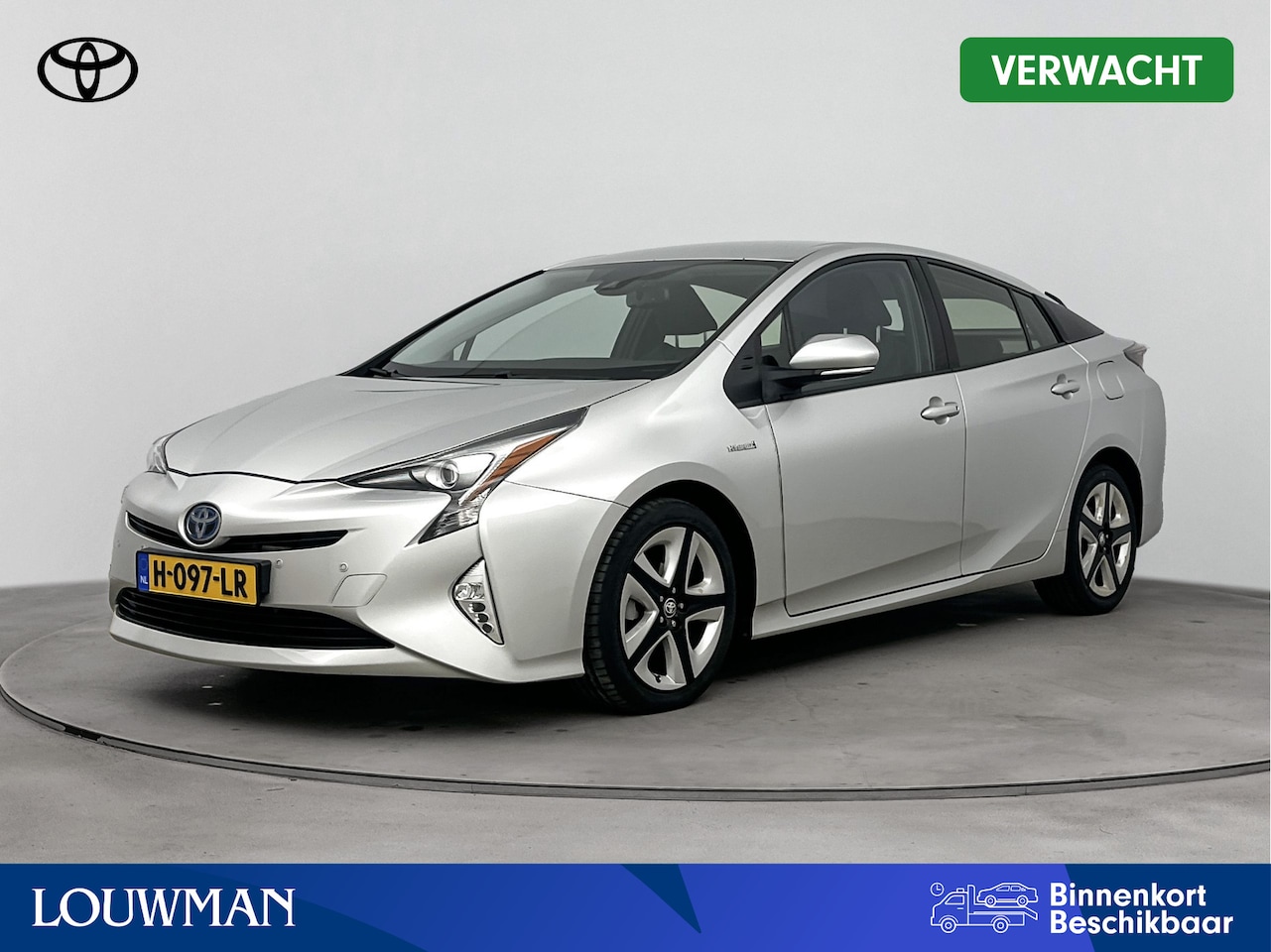 Toyota Prius - 1.8 First Edition Limited | Navigatie | Trekhaak | Stoelverwarming | Head up Display | Air - AutoWereld.nl