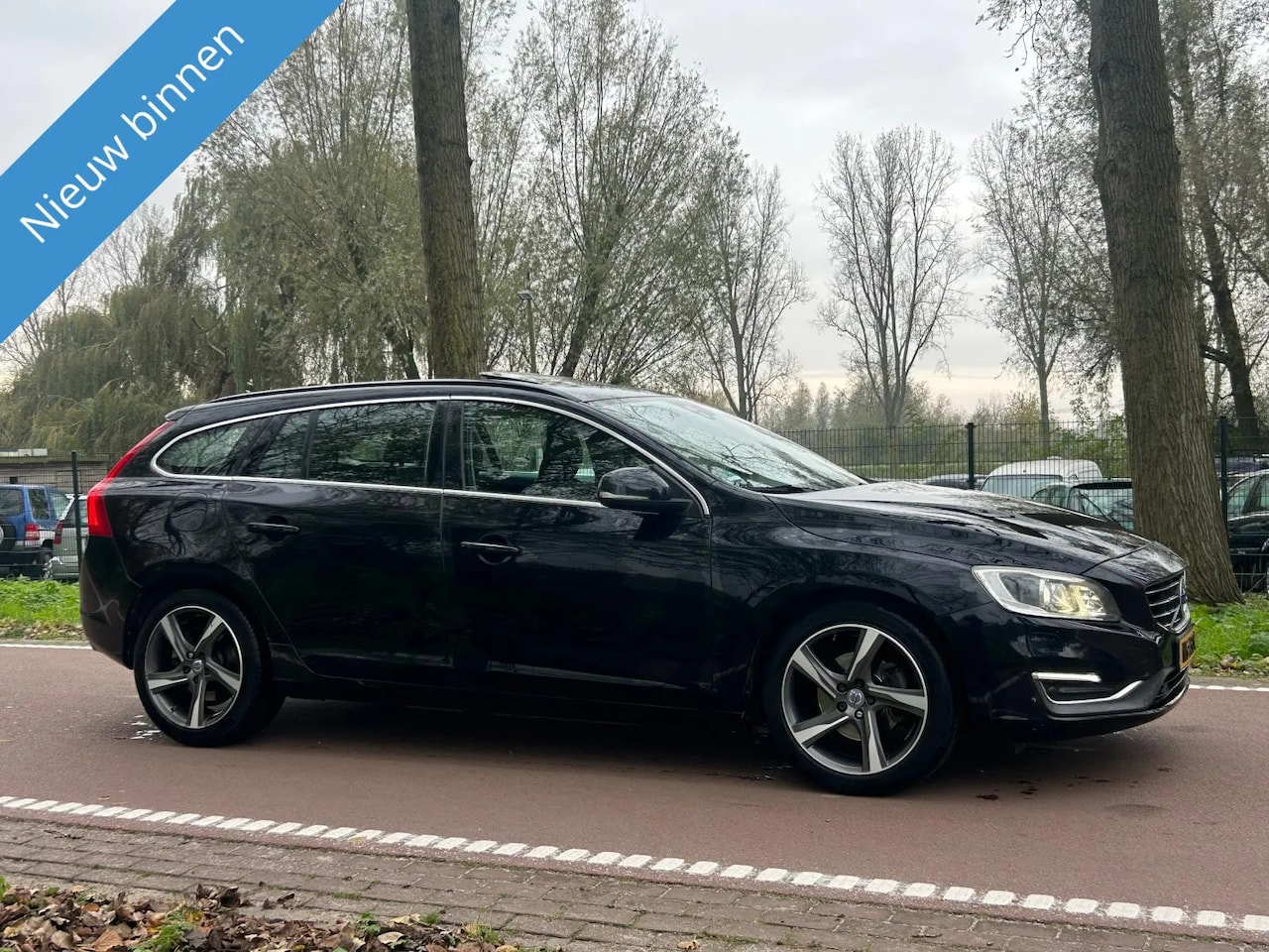 Volvo V60 - 2.0 D4 Summum CLIMA!NAVI!6BAK!SCHUIFDAK! - AutoWereld.nl