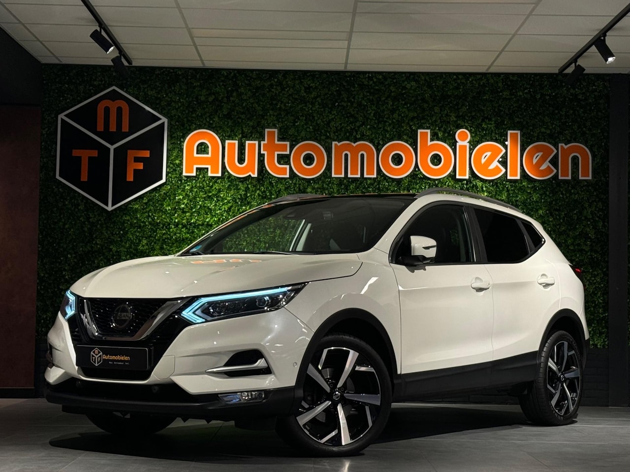 Nissan Qashqai - 1.2 DIG-T Tekna |360CAMERA|PANO|NAVI|LANEASS - AutoWereld.nl