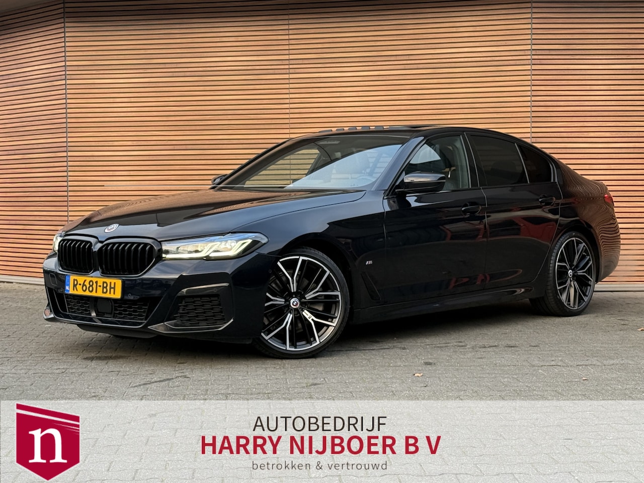 BMW 5-serie - 520i Business Edition Plus Schuifdak / Laser Led / Leer / Navi / Clima / Lm Velgen - AutoWereld.nl