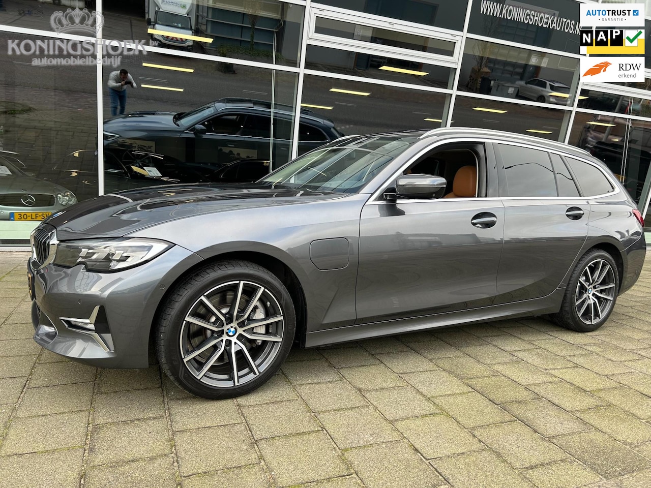 BMW 3-serie Touring - 330e High Executive 330e High Executive - AutoWereld.nl