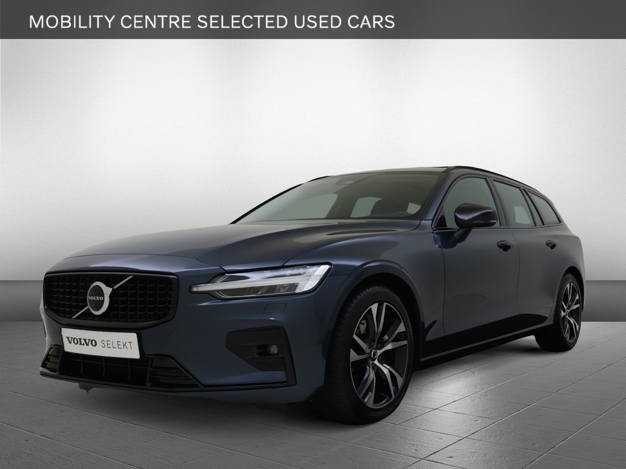 Volvo V60 - 2.0 B3 Plus Dark Volle auto! | Trekhaak | 360 | Panoramadak - AutoWereld.nl