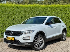 Volkswagen T-Roc - 1.5 TSI Automaat 150PK Metallic / Virtual Cockpit / Trekhaak / A